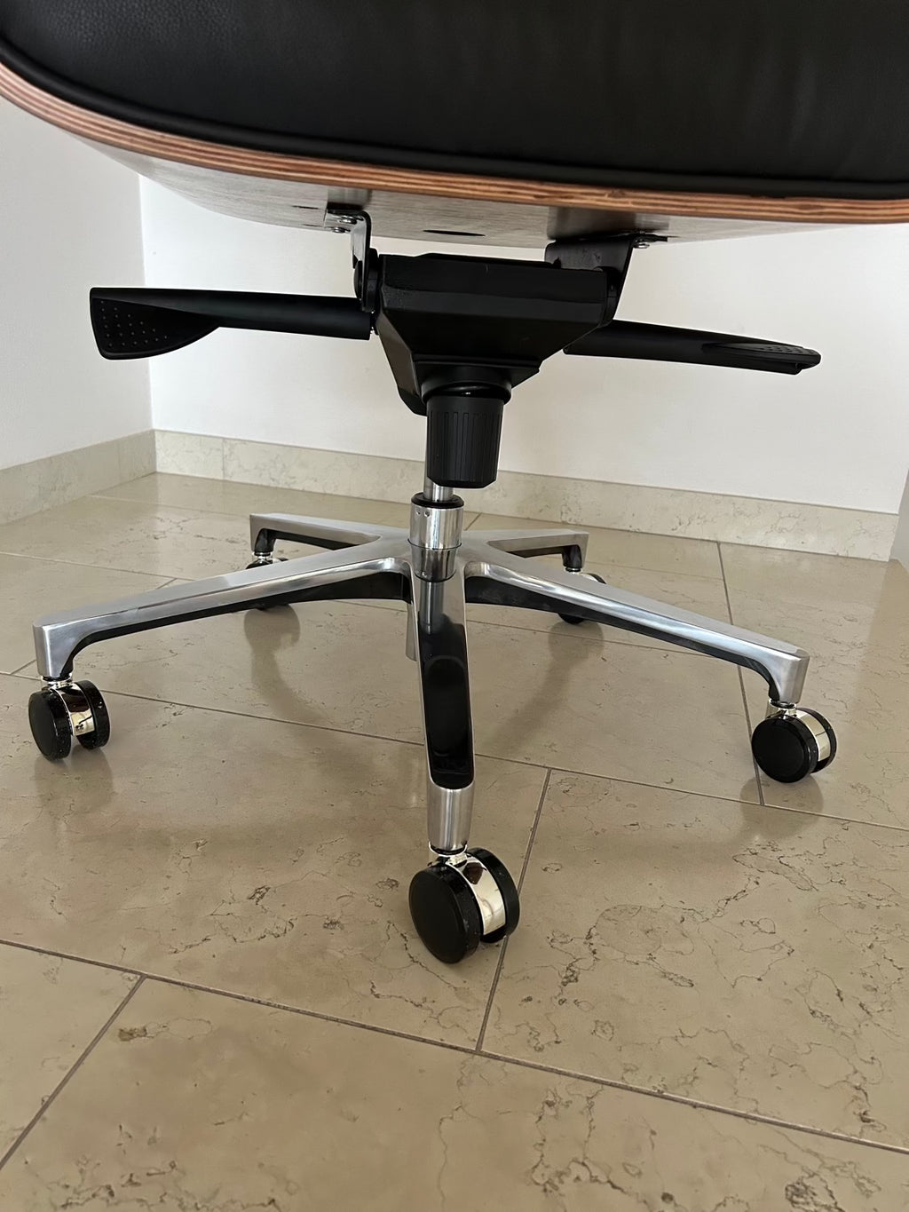 Poltrona Presidenziale da Ufficio Eames