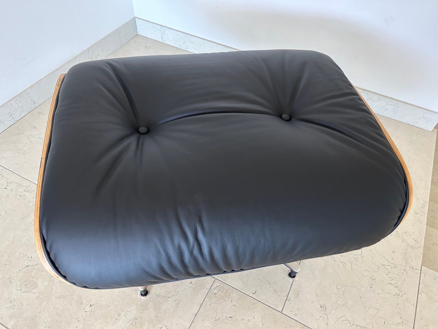 reinterpretazione vitra lounge chair & ottoman Charles & e Ray Eames