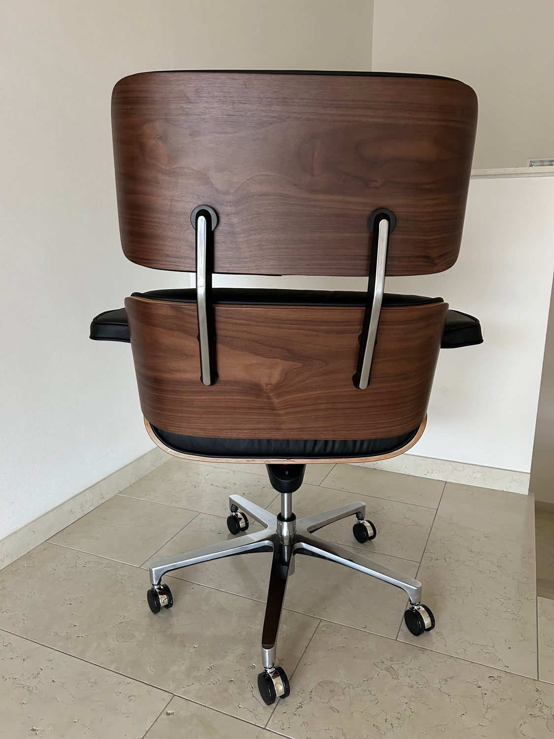 vitra lounge chair & ottoman Charles & e Ray Eames ufficio presidenziale