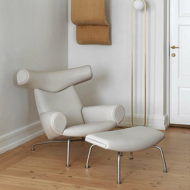 reinterpretazione della poltrona OX  Chair EJ-100 di Hans J. Wegner storicamente prodotta da Erik Jørgensen