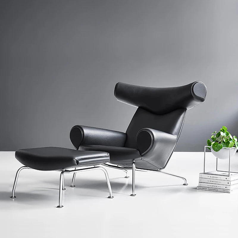 reinterpretazione della poltrona OX  Chair EJ-100 di Hans J. Wegner storicamente prodotta da Erik Jørgensen