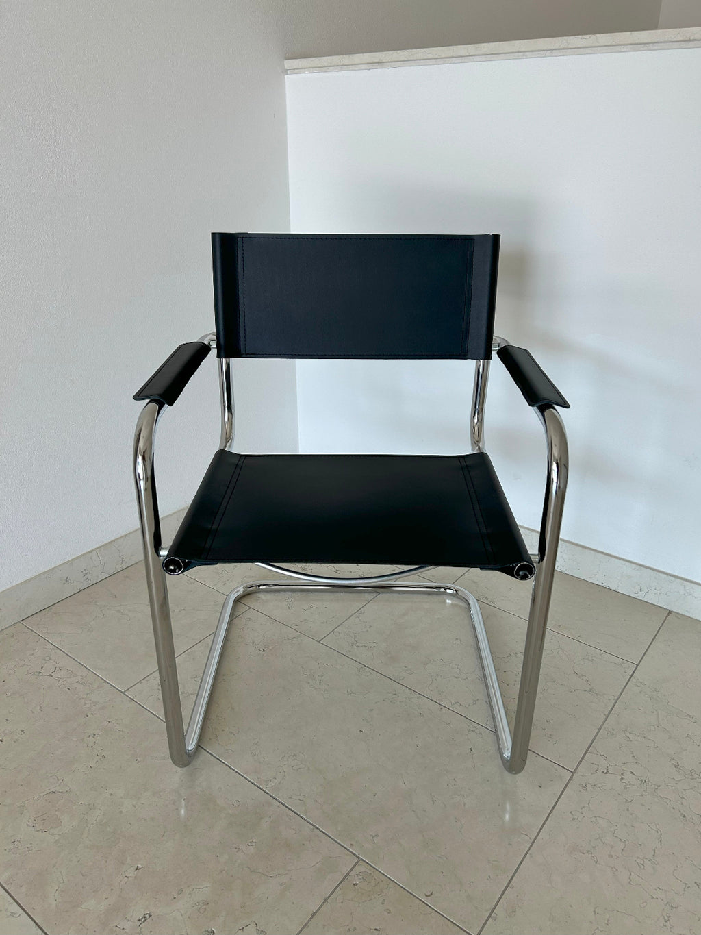 Sedia Marte con braccioli
