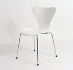 sedia ispirata alla sedia seven di arne jacobsen collezione fritz hansen series 7